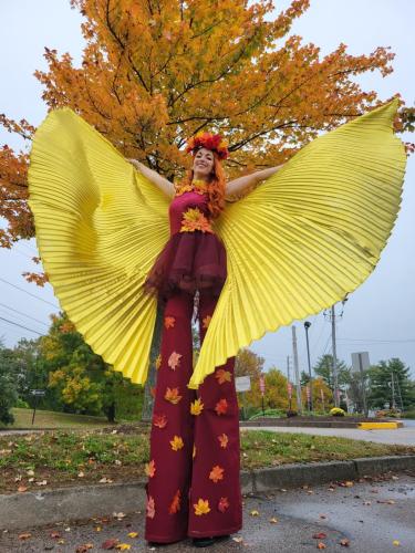 fall-stilt-walker