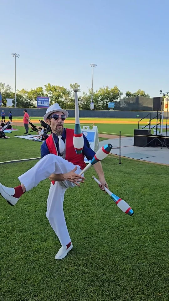 Busting a move for the City of Lowell! Thanks for having us back 🤹‍♂️
.
.
.
#lowellma #juggler #circus #circusperformer #jugglingclubs #eventplanner #evententertainment